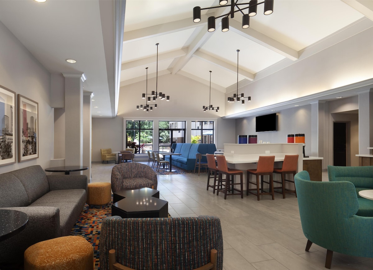 Hampton Inn & Suites Tampa-North - Photo 1