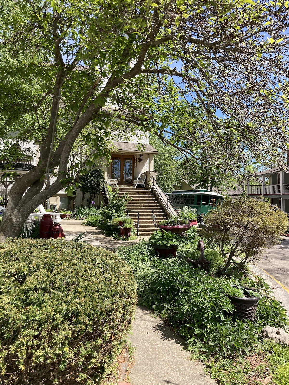 All Seasons Inn - Photo 1