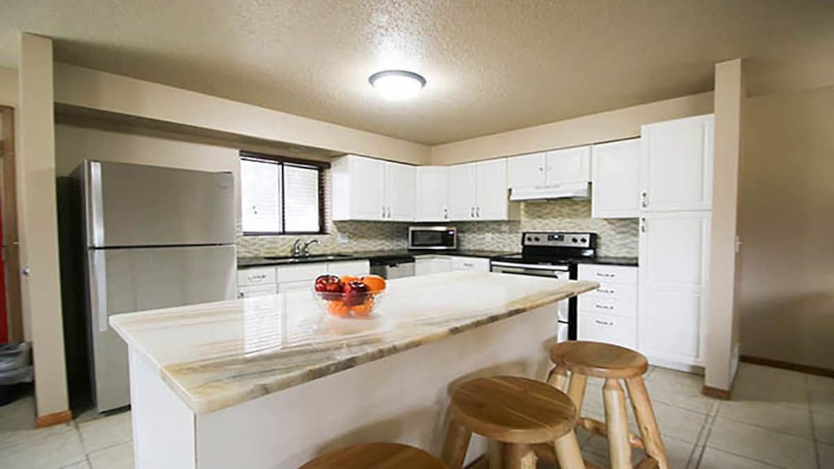 Woodside Dells Hotel & Suites - Photo 1