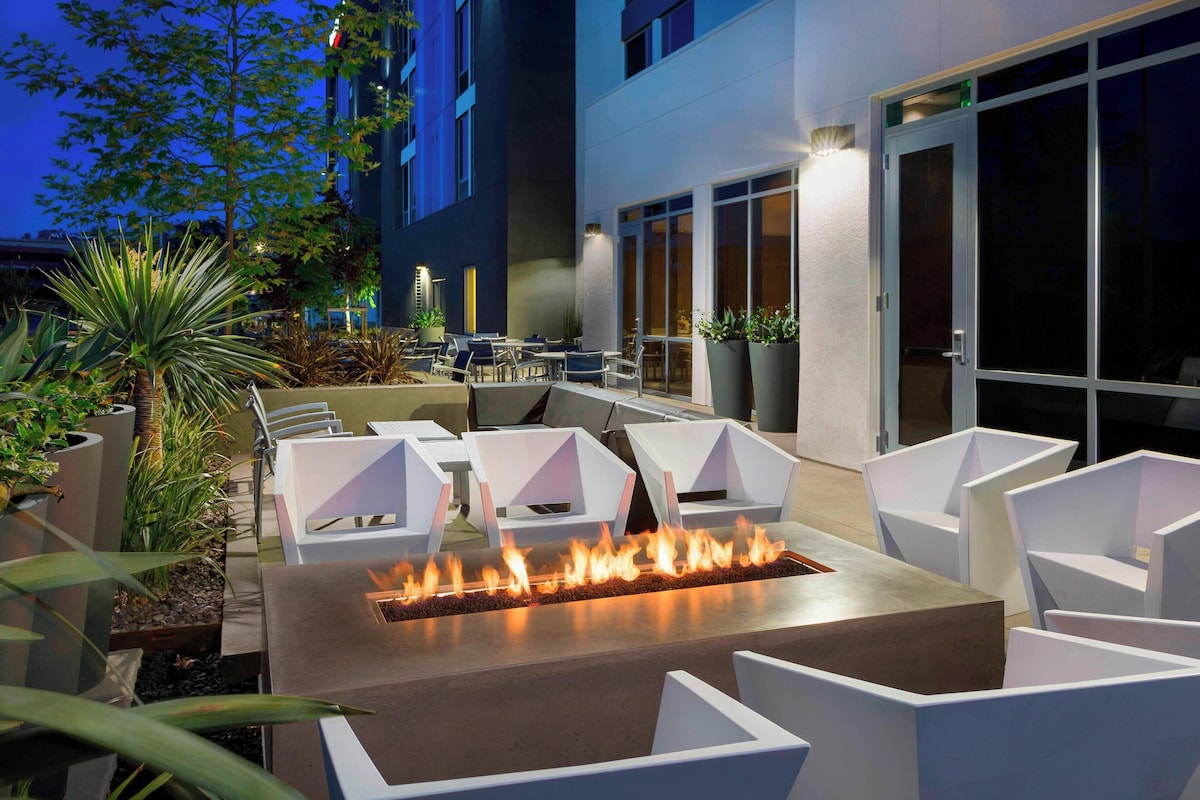 SpringHill Suites San Diego Mission Valley - Photo 1