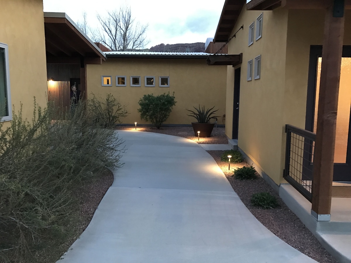 Westside Flats - Photo 1