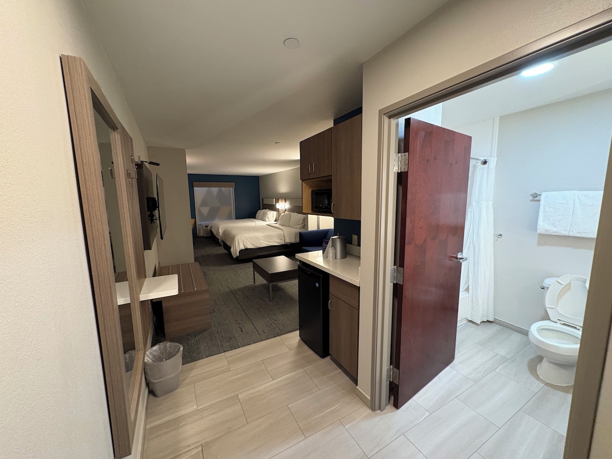 Holiday Inn Express & Suites Lafayette by IHG - Photo 1