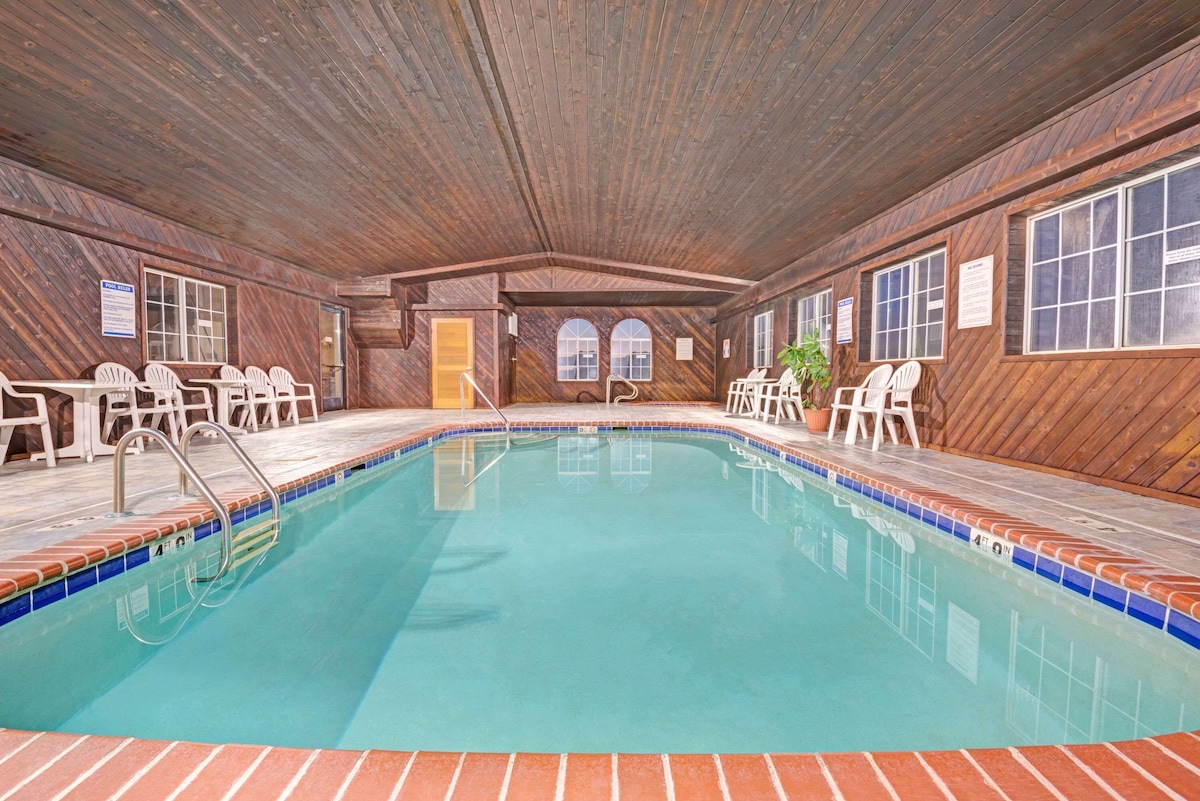 Days Inn by Wyndham Laramie - Photo 1