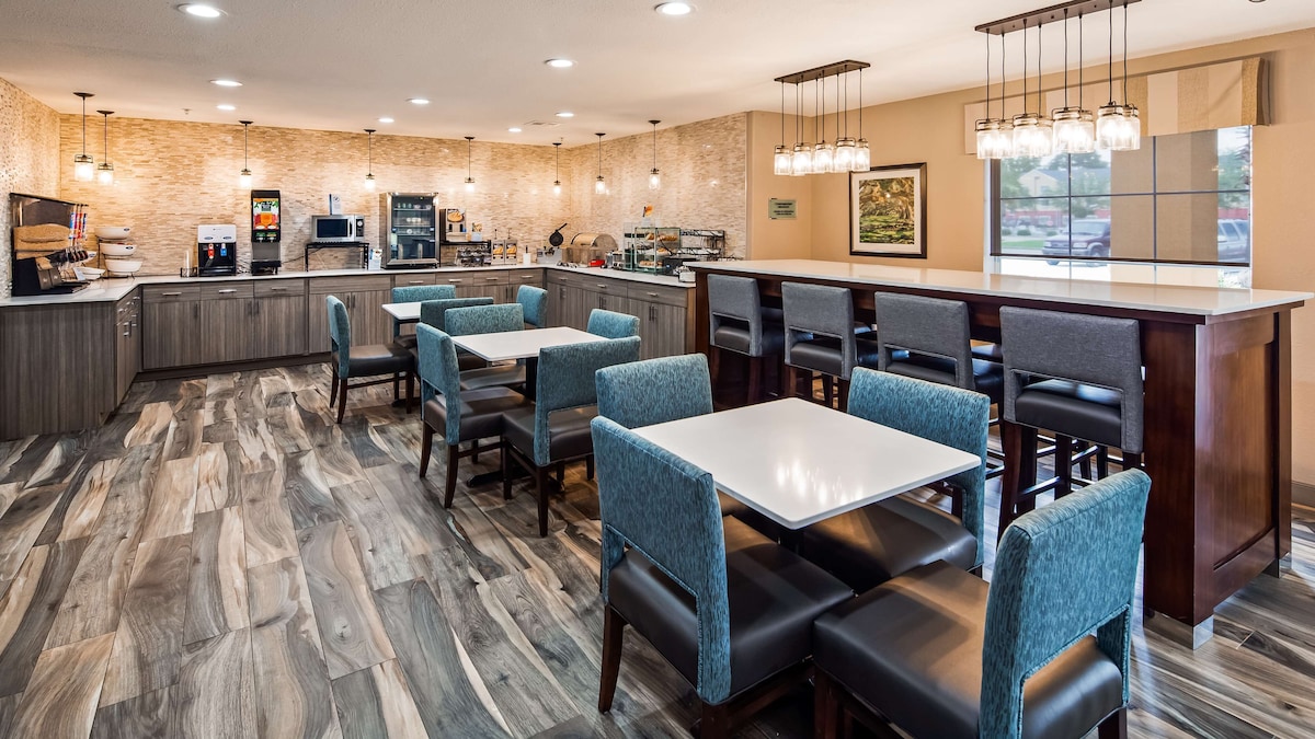 Best Western Lafayette Inn - Photo 1