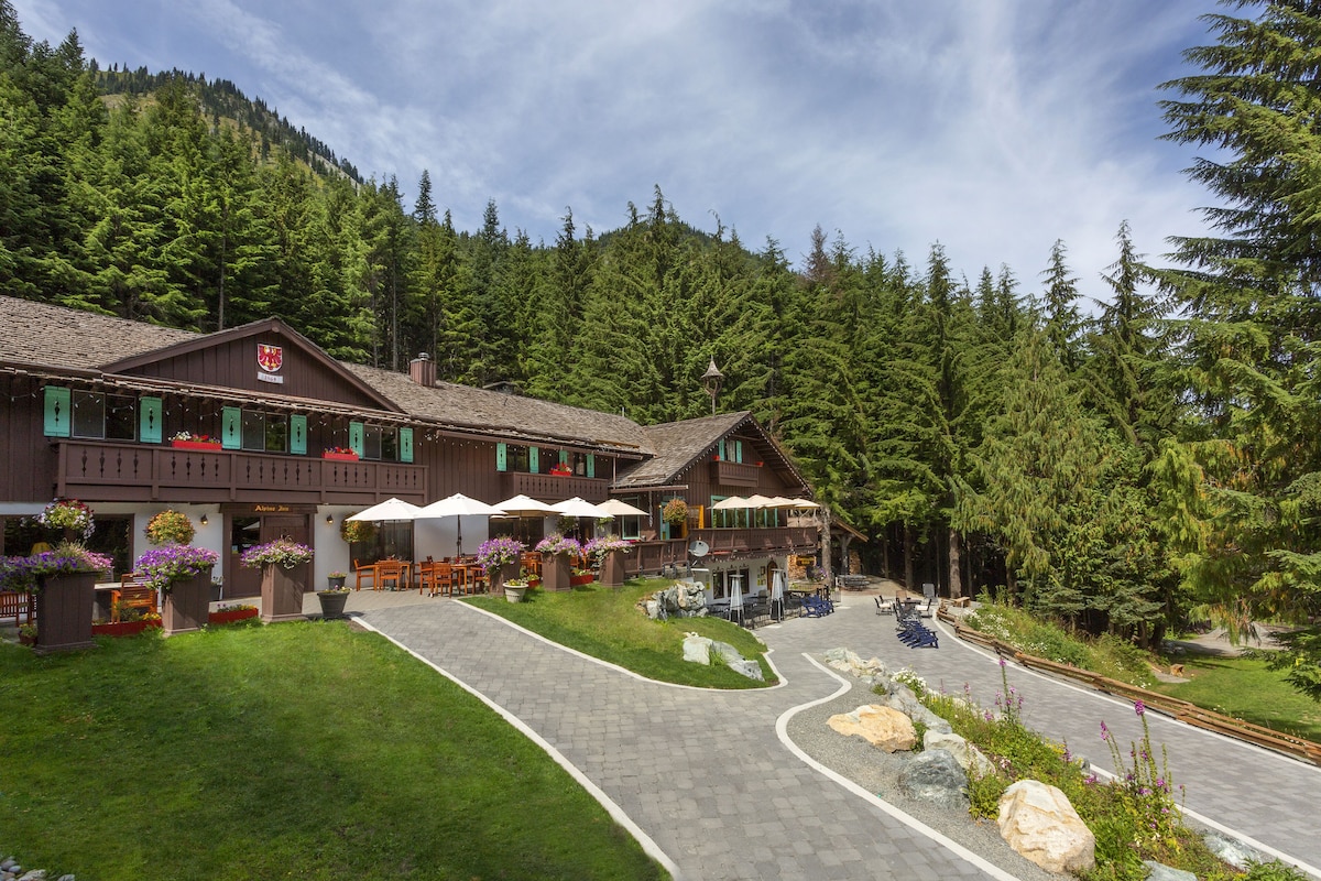 Crystal Mountain Hotels - Photo 1