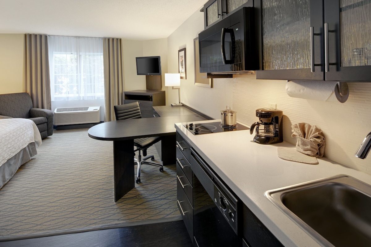 Candlewood Suites Rogers/Bentonville by IHG - Photo 1