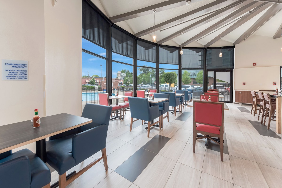 Holiday Inn Express Columbus Downtown By IHG - Photo 1