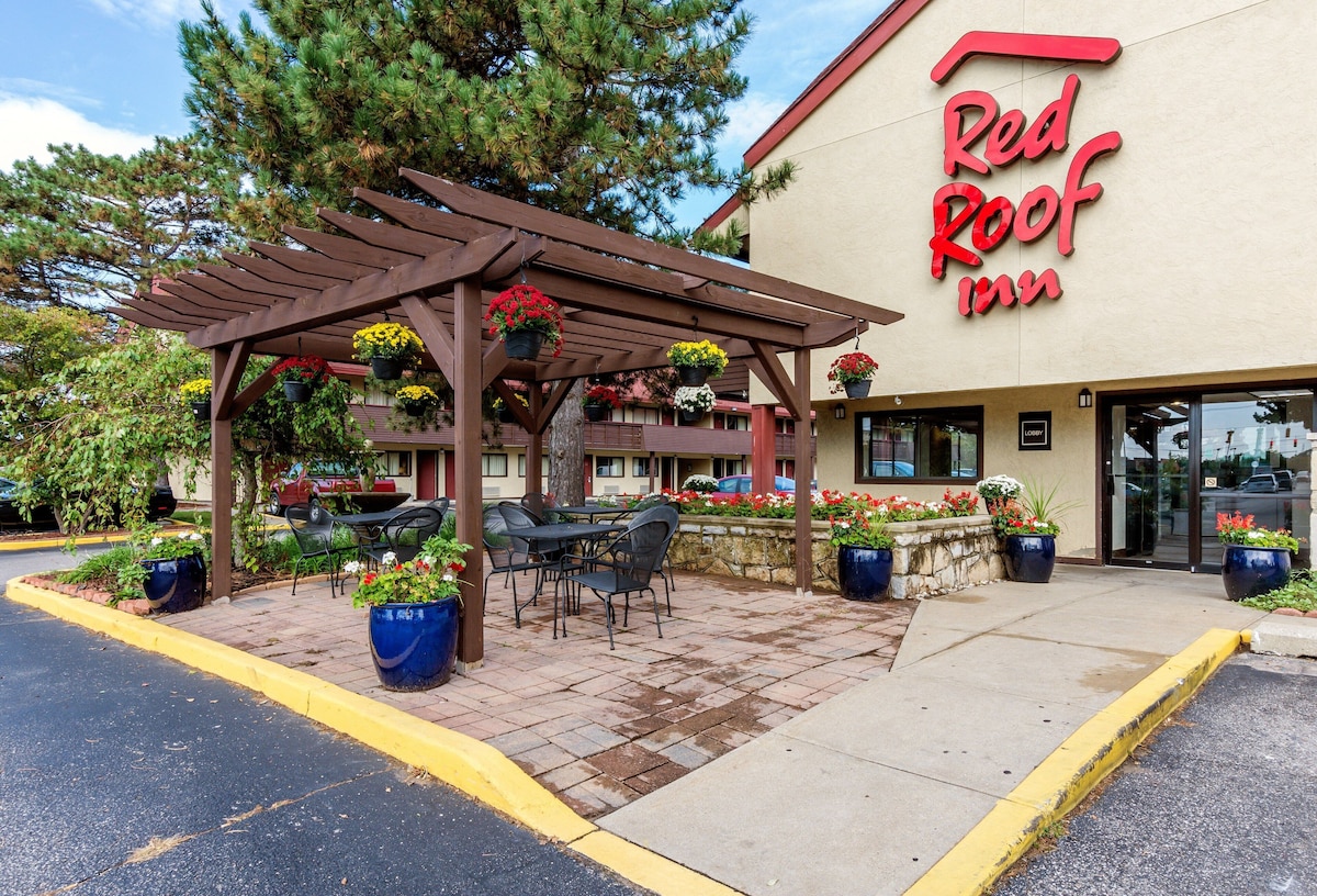 Red Roof Inn Grand Rapids Airport - Photo 1