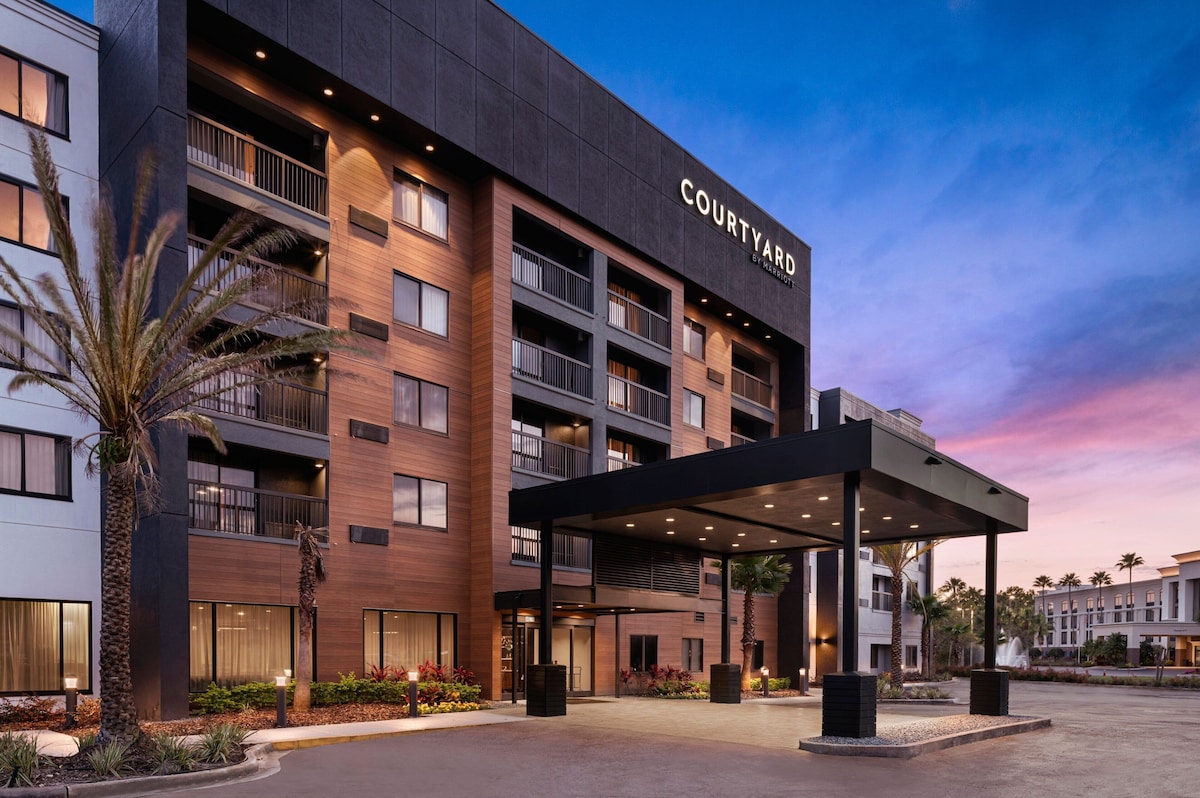 Courtyard by Marriott Jacksonville Butler Boulevard - Photo 1