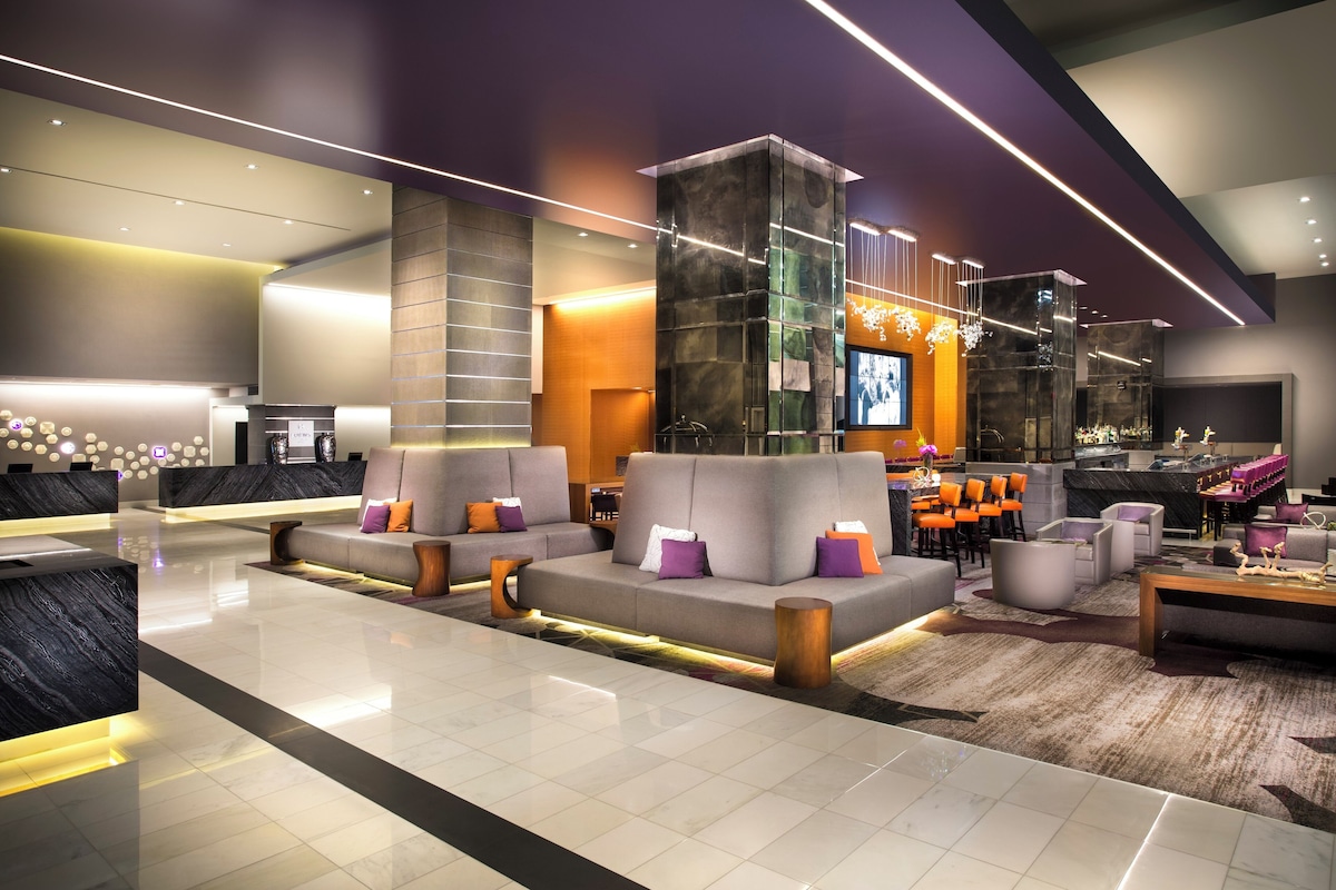 Loews Hollywood Hotel - Photo 1