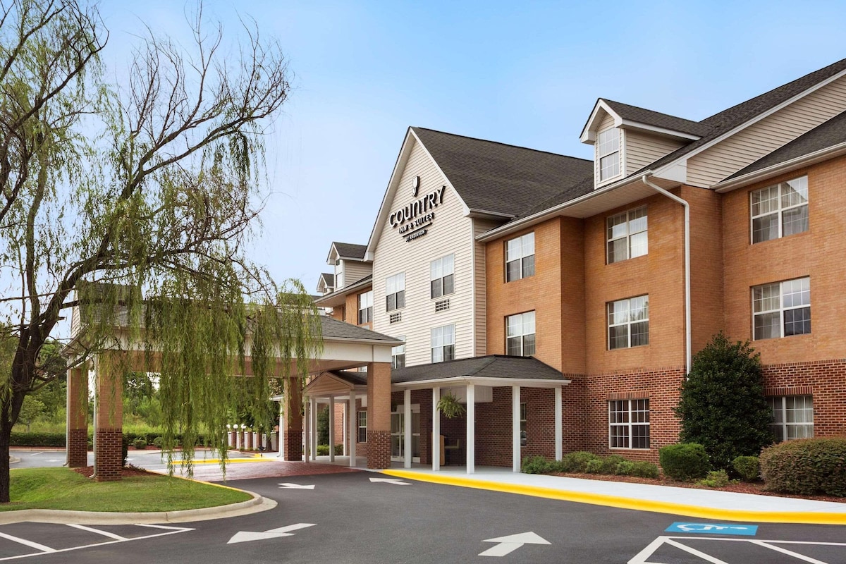 Country Inn & Suites by Radisson, Charlotte University Place, NC - Photo 1