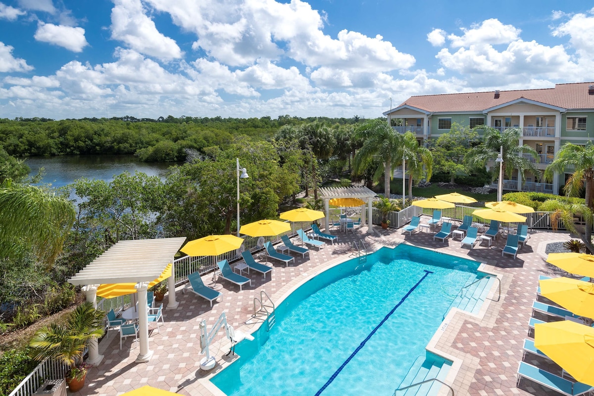 DoubleTree Suites by Hilton Hotel Naples - Photo 1