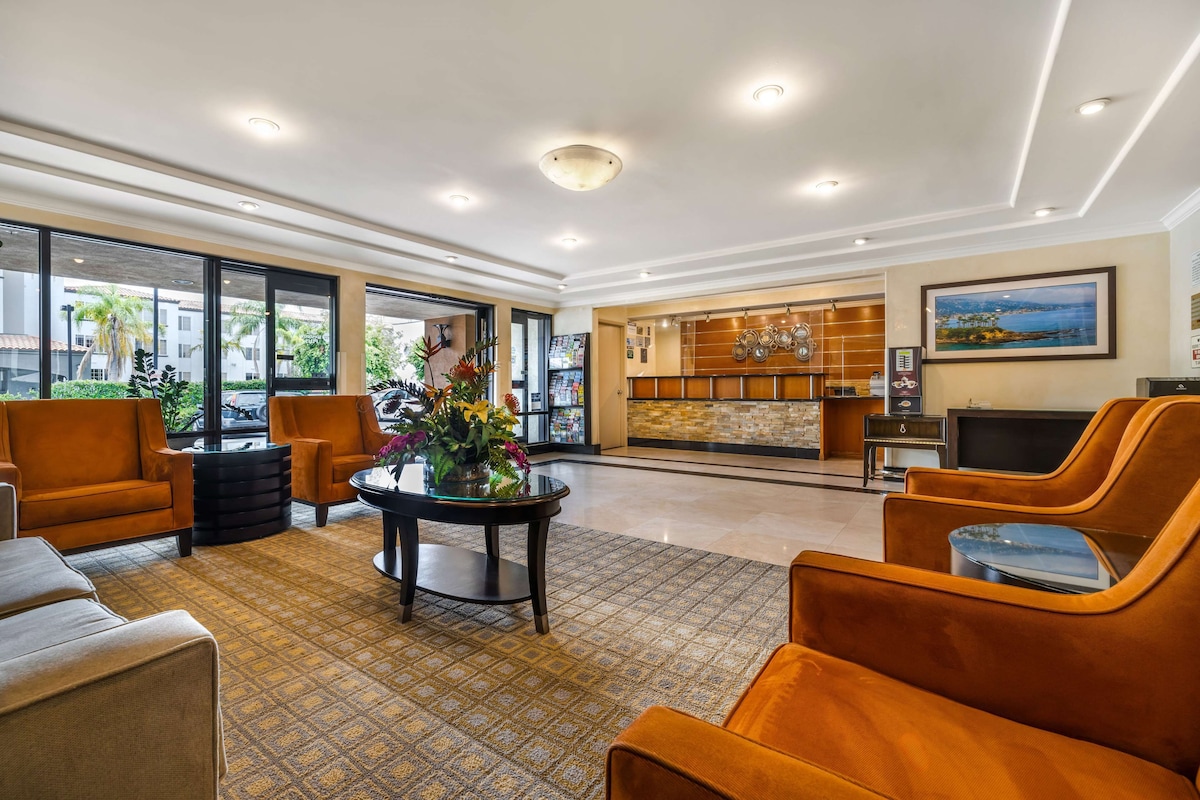 Best Western Plus Orange County Airport North - Photo 1