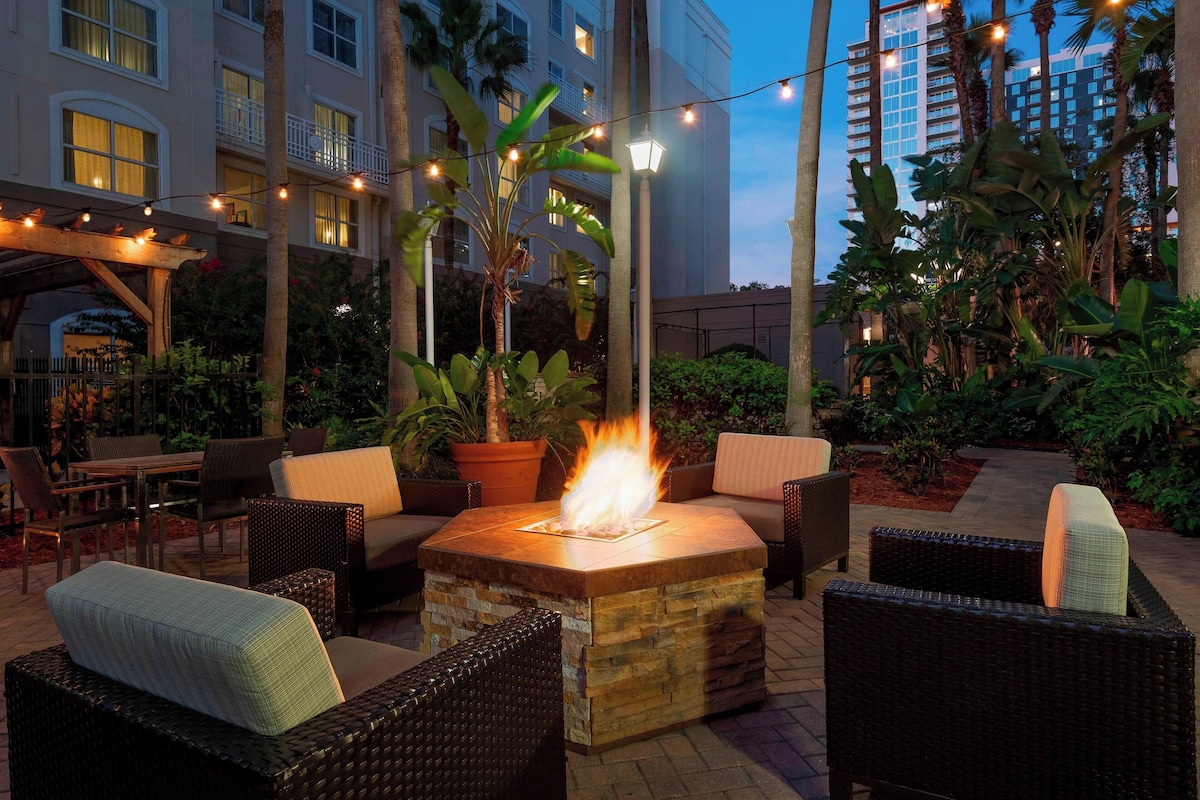 Courtyard by Marriott Tampa Downtown - Photo 1