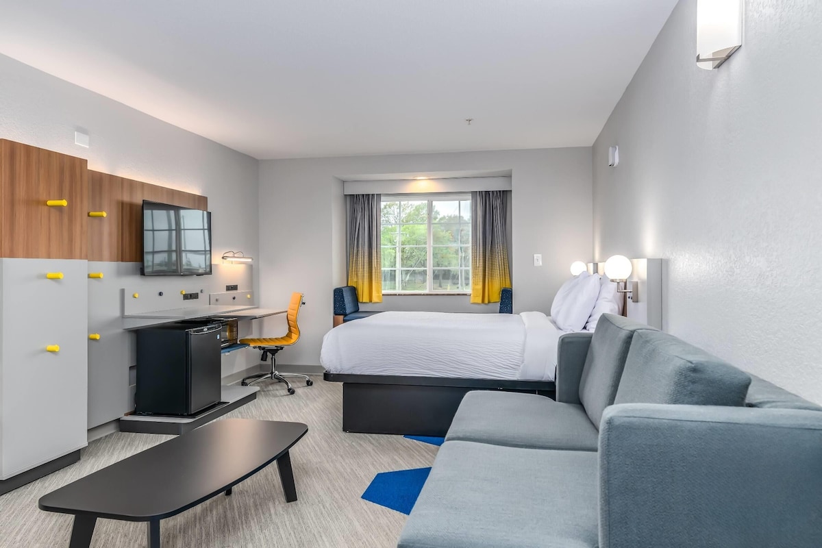 Microtel Inn & Suites by Wyndham Montgomery - Photo 1
