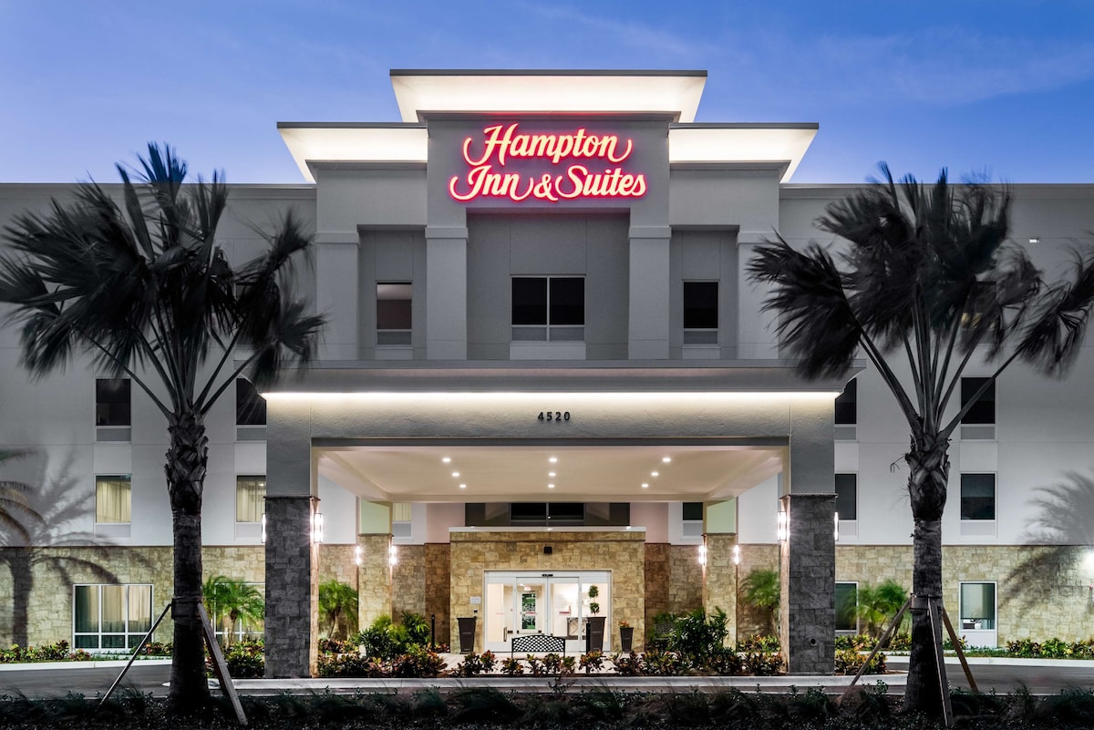 Hampton Inn & Suites West Melbourne-Palm Bay Road - Photo 1