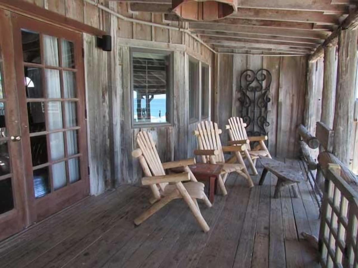 Driftwood Resort - Photo 1