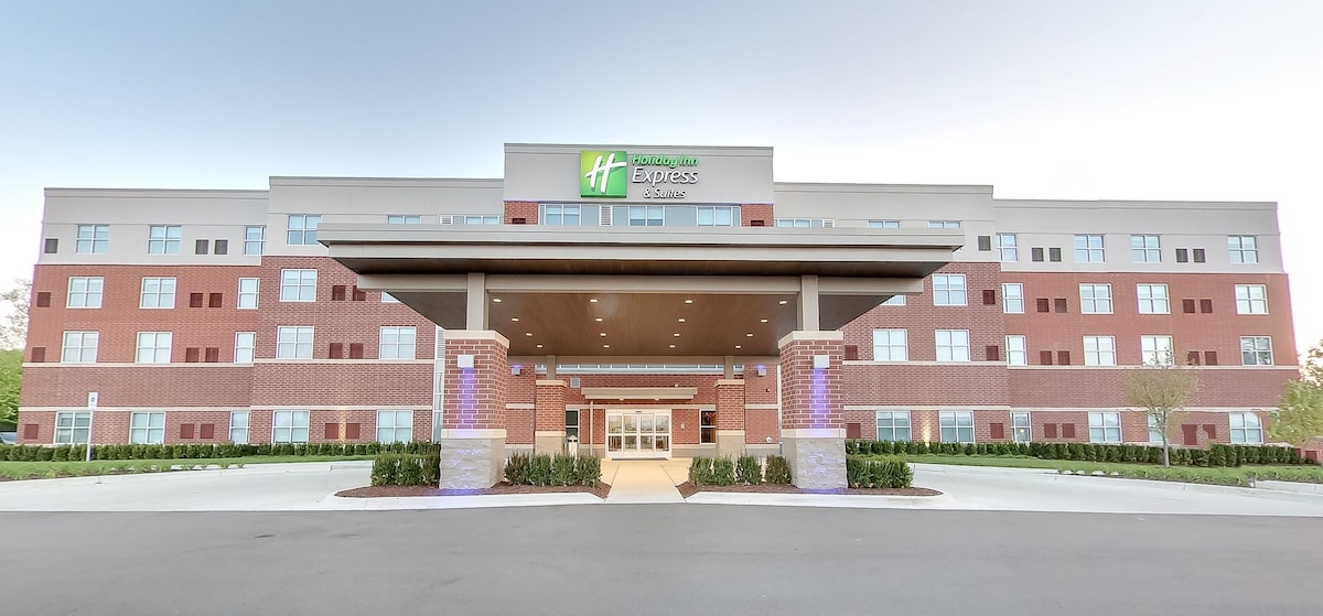 Holiday Inn Express & Suites Plymouth - Ann Arbor Area By IHG - Photo 1