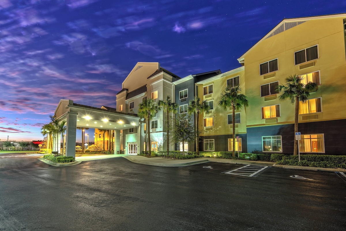 Fairfield by Marriott Inn & Suites Naples - Photo 1
