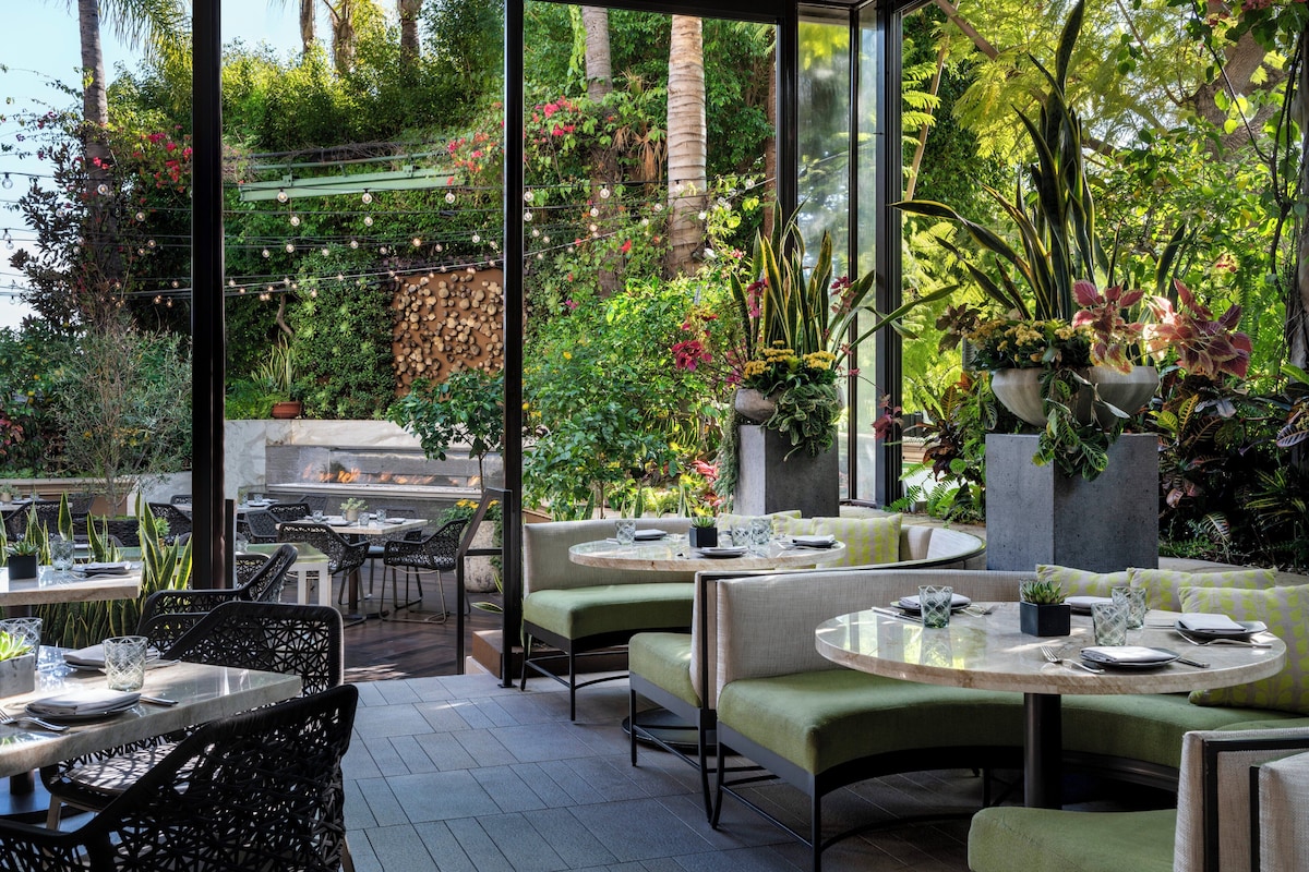 Four Seasons Hotel Los Angeles At Beverly Hills - Photo 1