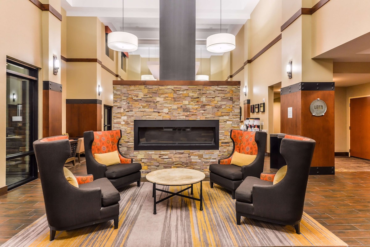 Hampton Inn & Suites Boulder-North - Photo 1