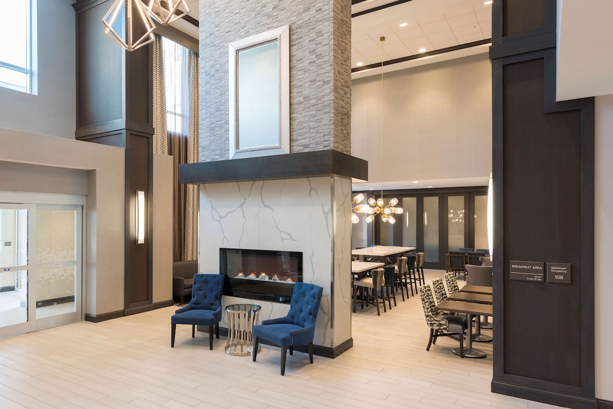 Hampton Inn & Suites Indianapolis/Keystone - Photo 1
