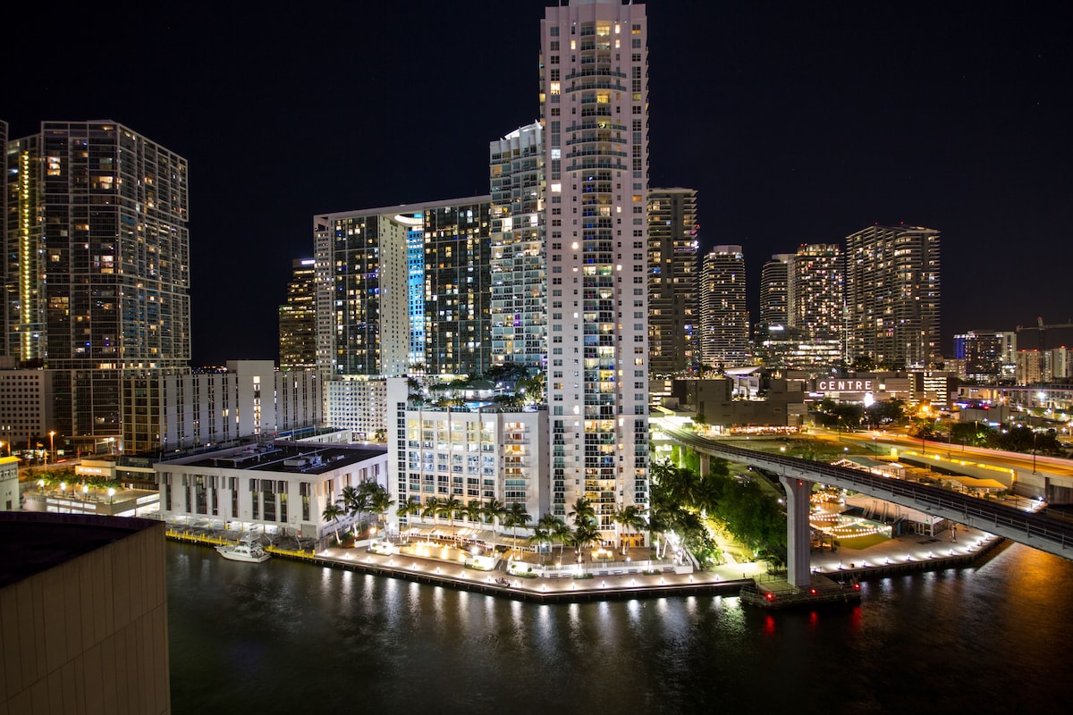 Comfort Inn & Suites Downtown Brickell-Port of Miami - Photo 1