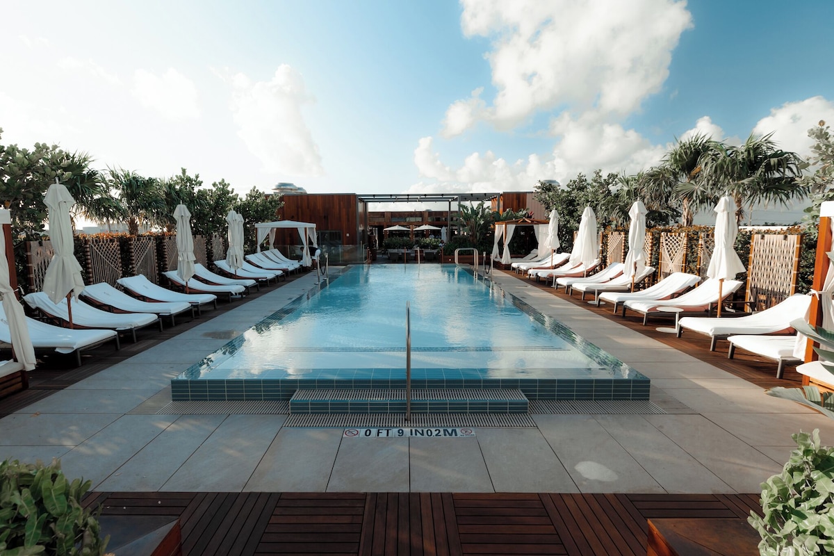 The Ray Hotel Delray Beach, Curio Collection by Hilton - Photo 1