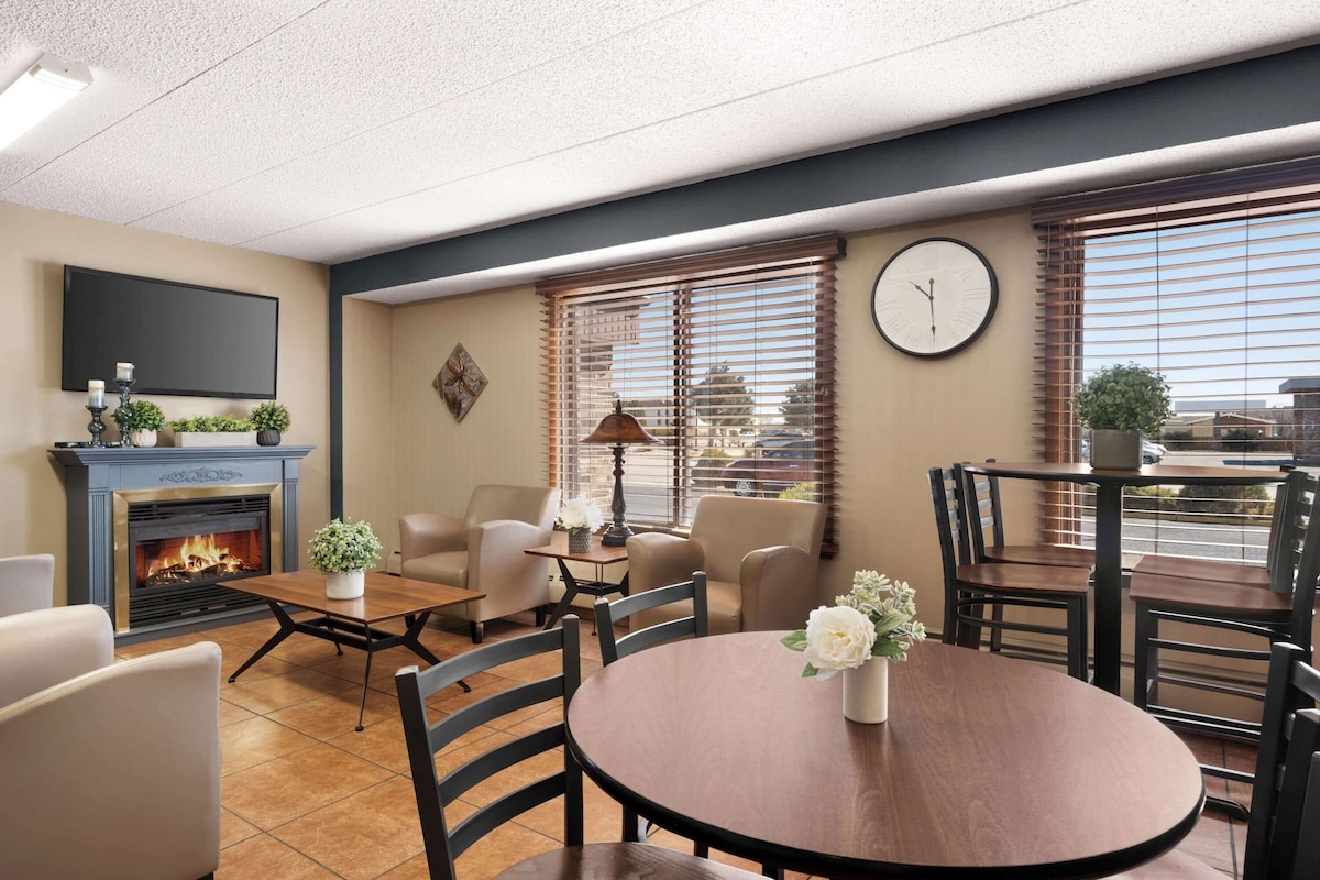 Days Inn by Wyndham Fort Collins - Photo 1