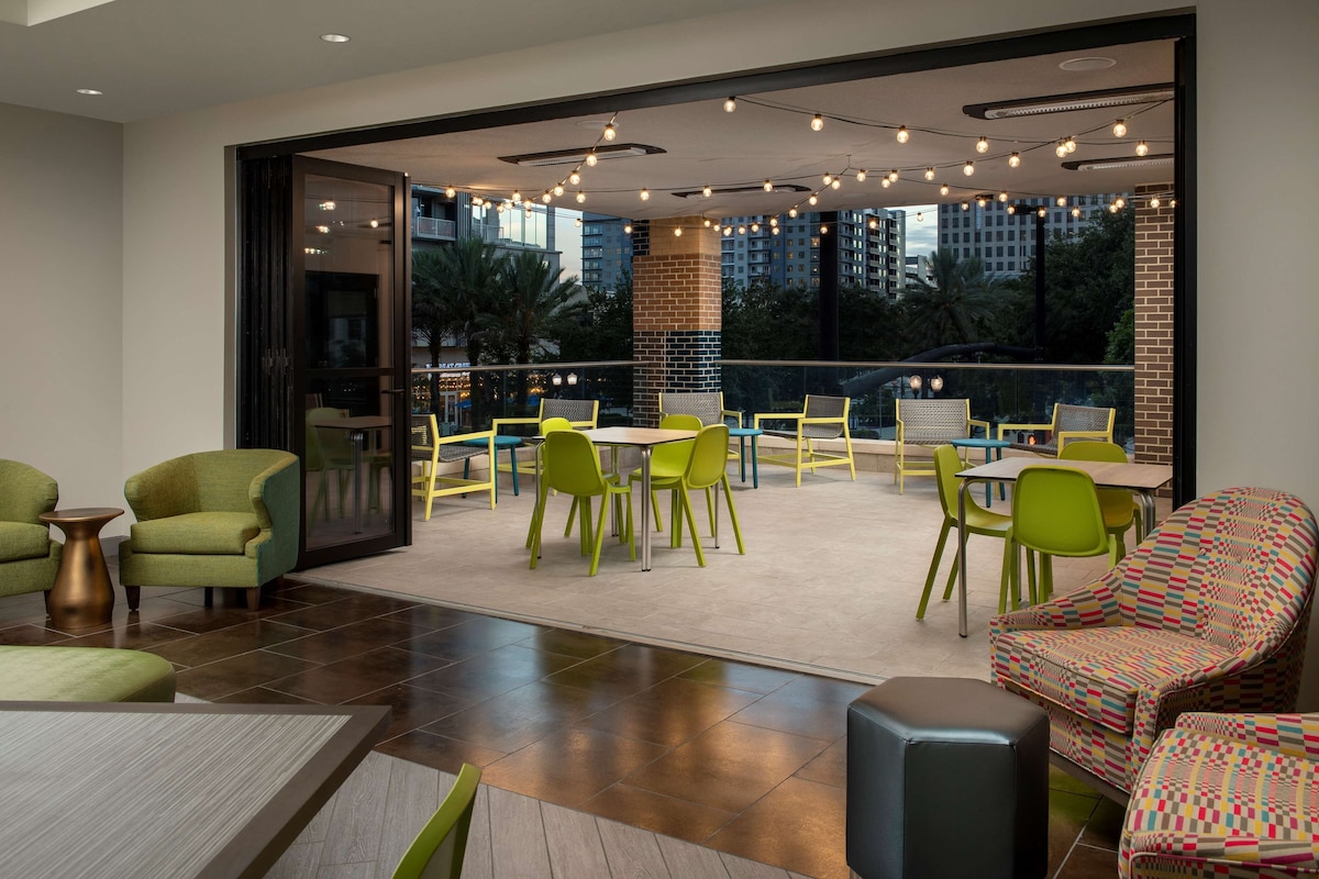 Home2 Suites by Hilton Orlando Downtown - Photo 1