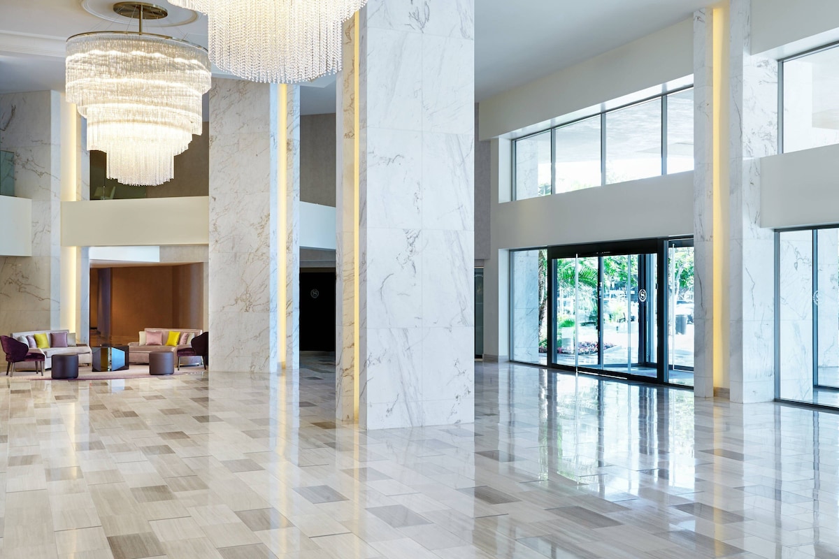 Sheraton Gateway Los Angeles Hotel - Photo 1
