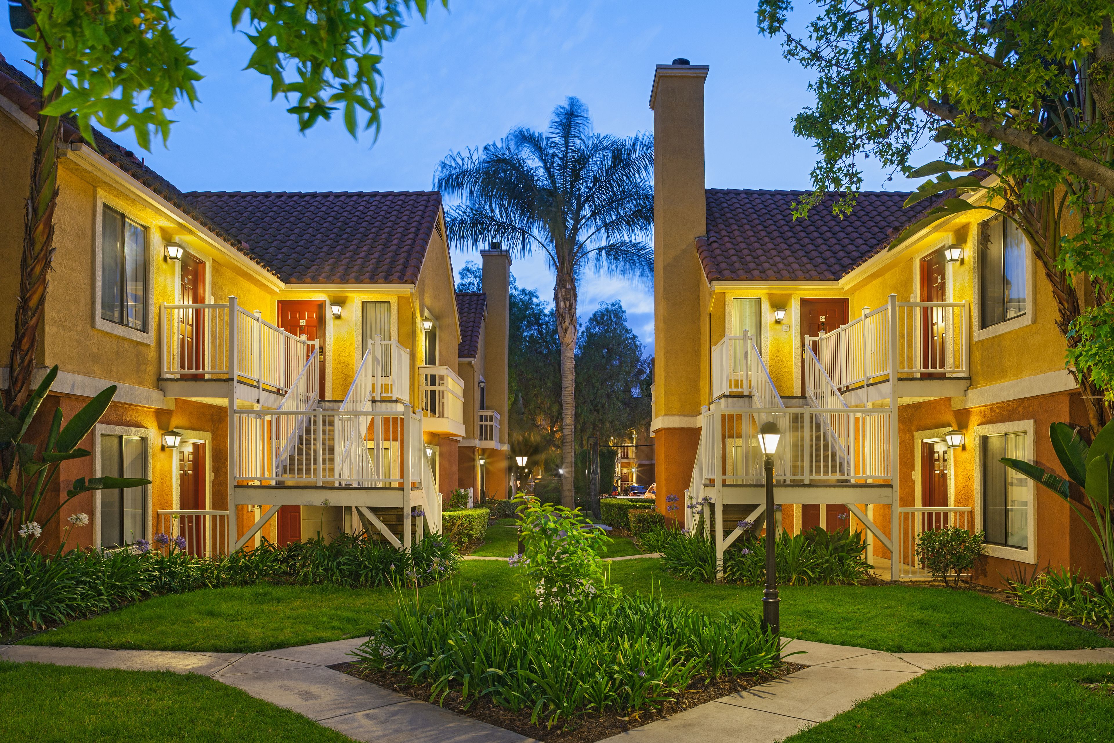 Clementine Hotel & Suites Anaheim - Photo 1