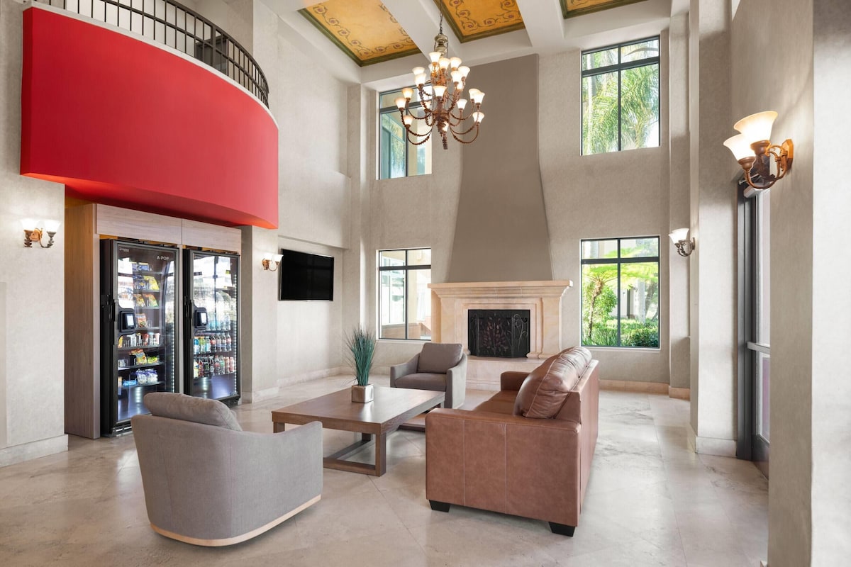 Ramada Suites by Wyndham San Diego/Hotel Circle Area - Photo 1
