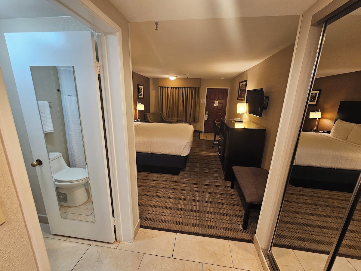 Best Western Pasadena Royale Inn & Suites - Photo 1