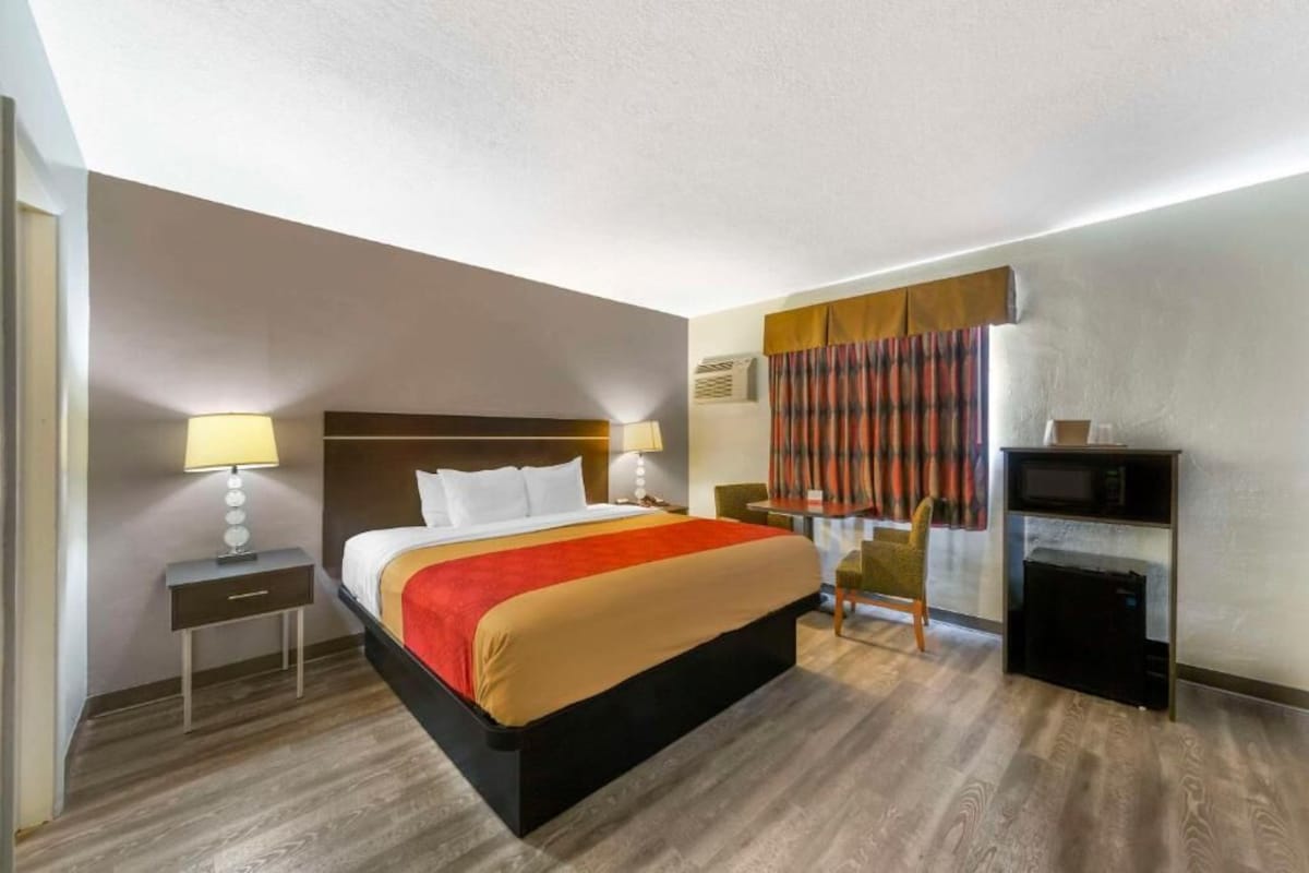 Fort Lauderdale Gardens Inn & Suites - Photo 1