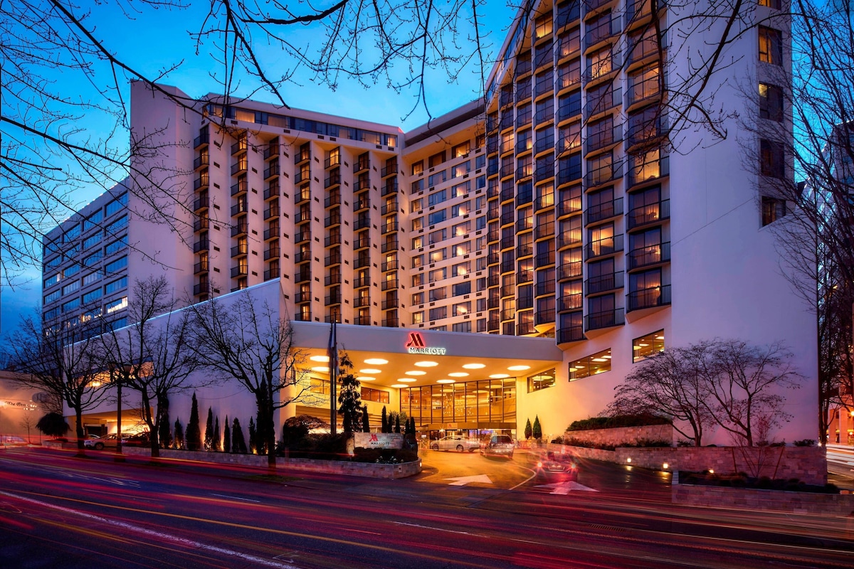 Portland Marriott Downtown Waterfront - Photo 1