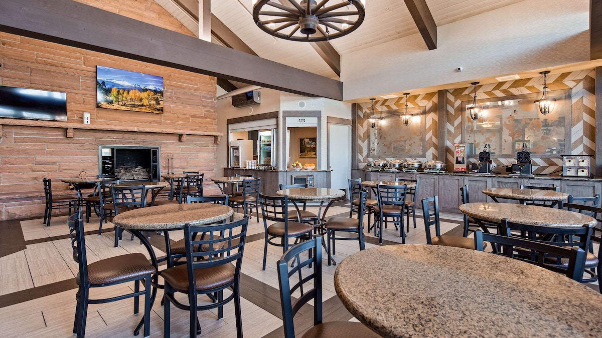 Best Western Plus Silver Saddle Inn - Photo 1