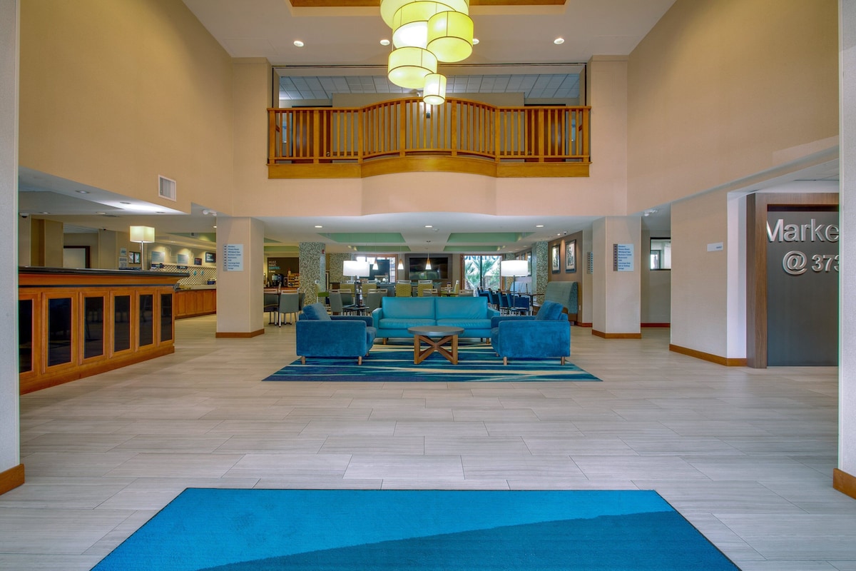 Holiday Inn Express San Francisco-Airport North by IHG - Photo 1