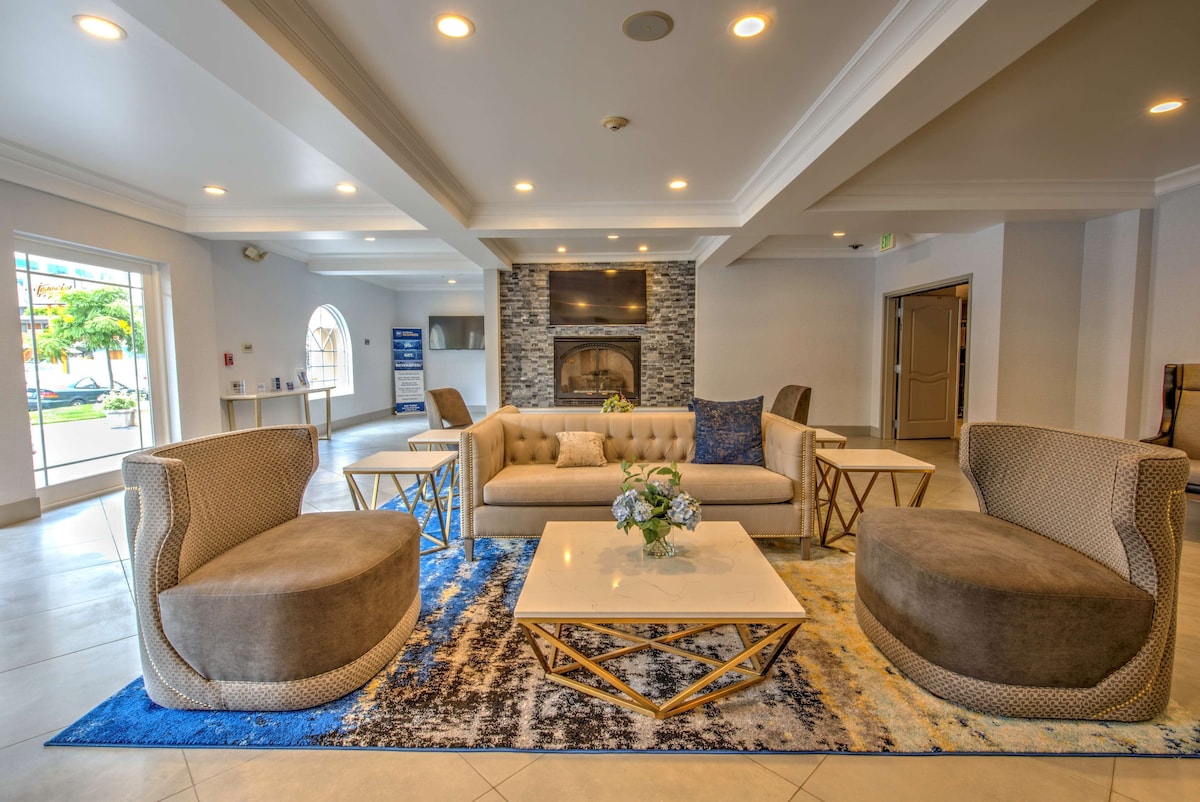 Best Western Plus Media Center Inn & Suites - Photo 1