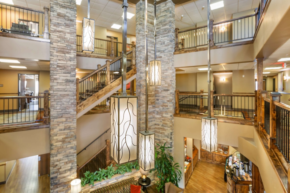 Best Western Premier Ivy Inn & Suites - Photo 1