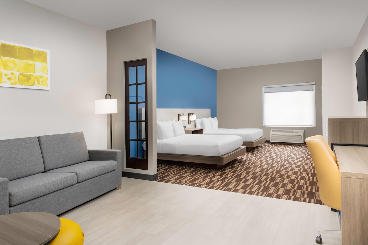 Comfort Suites Lake City - Photo 1