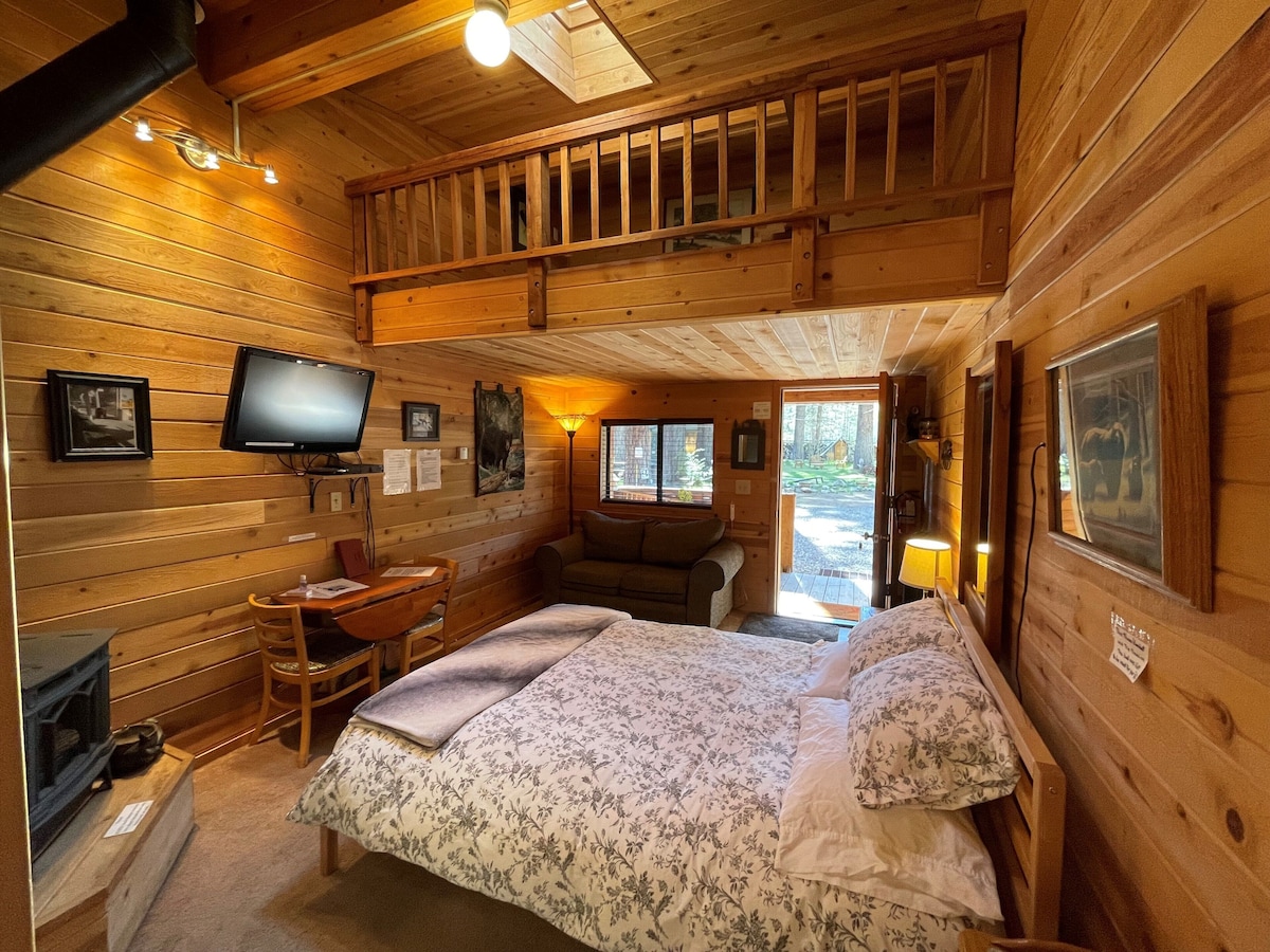 Holly's Place - Photo 1