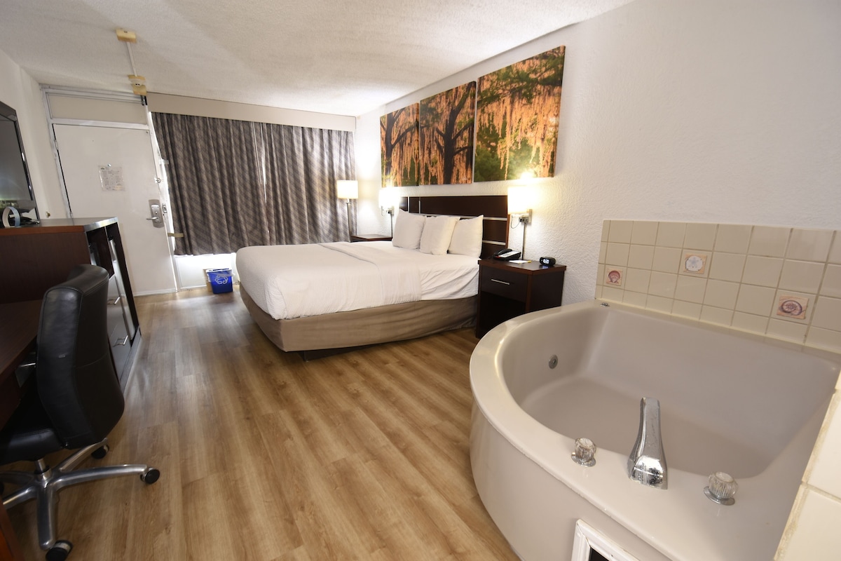 Days Inn by Wyndham Stuart - Photo 1