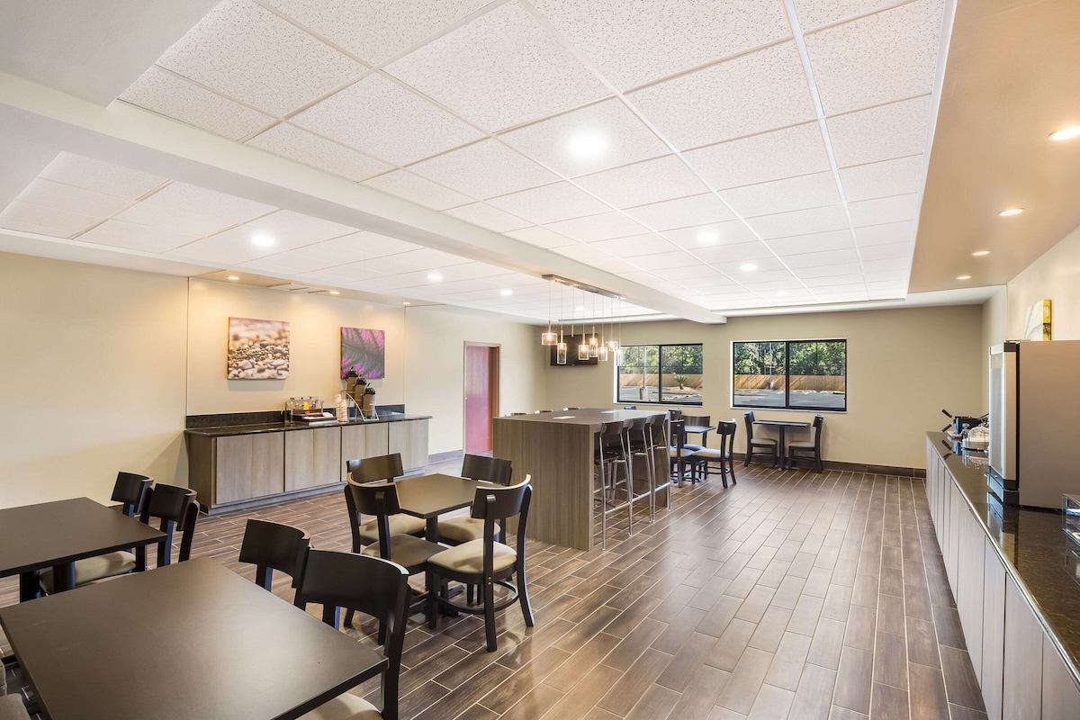 Sleep Inn & Suites North Mobile Saraland - Photo 1