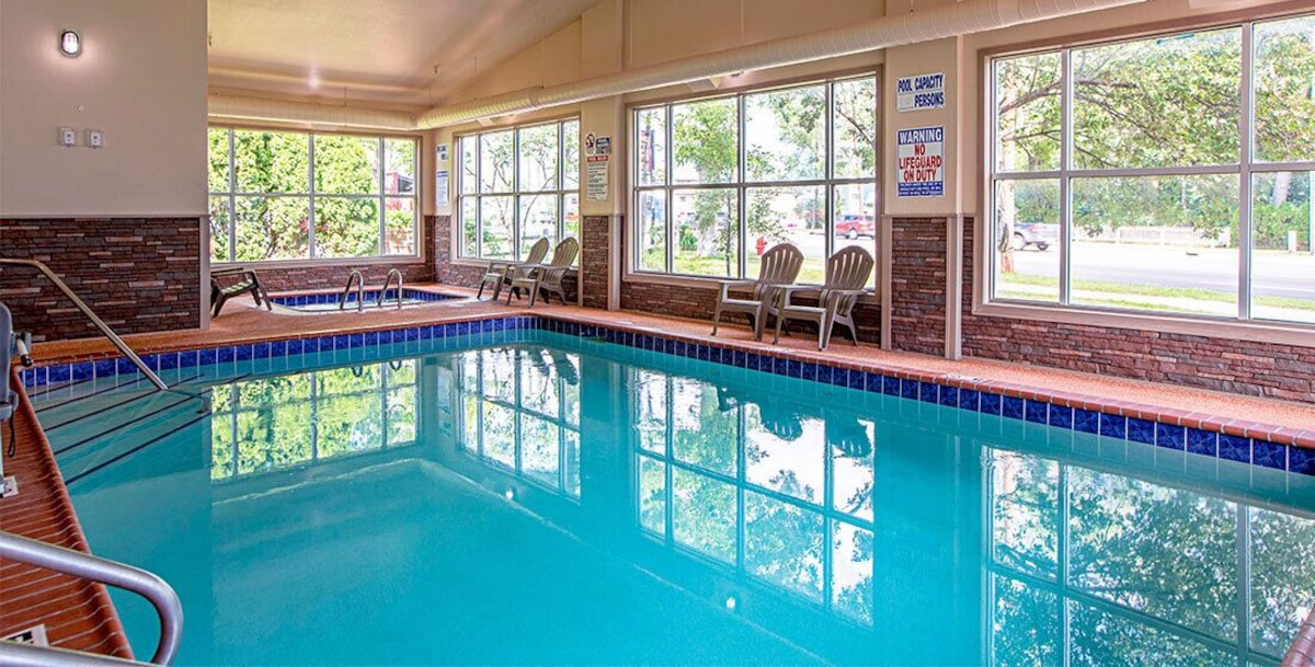 Seasons Inn Traverse City - Photo 1