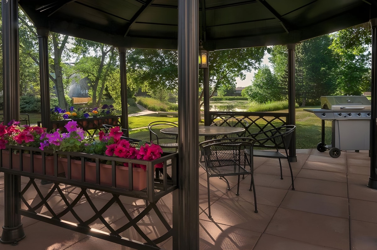 Boulder Twin Lakes Inn - Photo 1