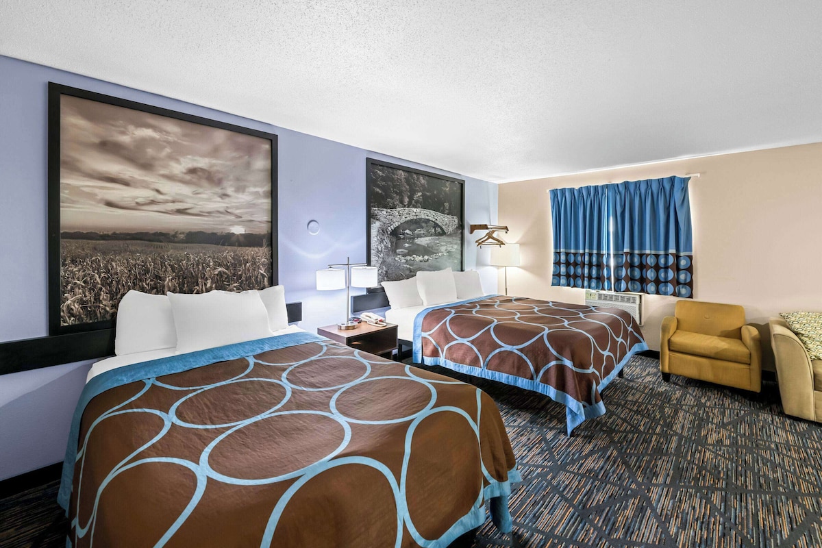 Super 8 by Wyndham Council Bluffs IA Omaha NE Area - Photo 1