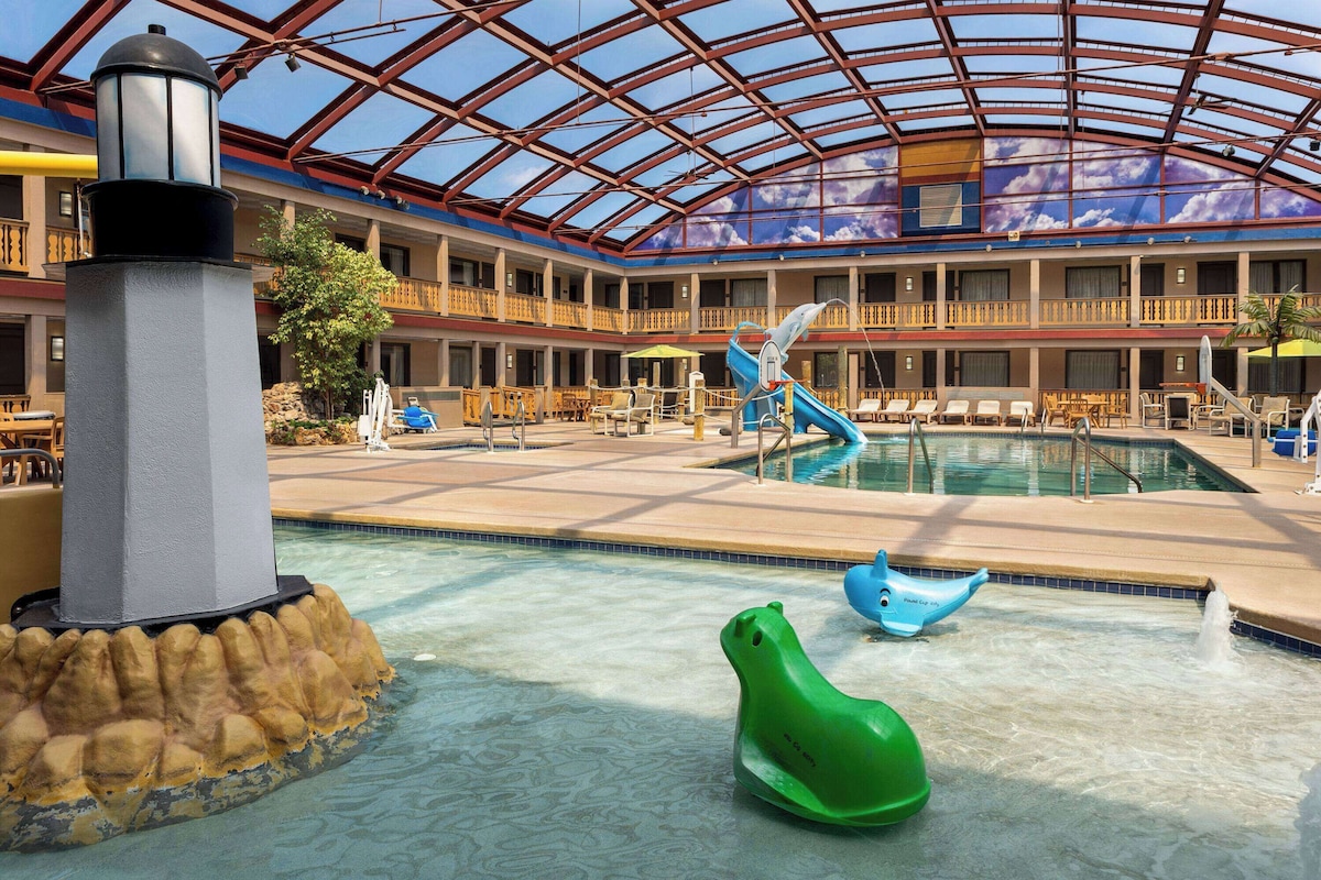 AmericInn by Wyndham La Crosse Riverfront Conference Center - Photo 1