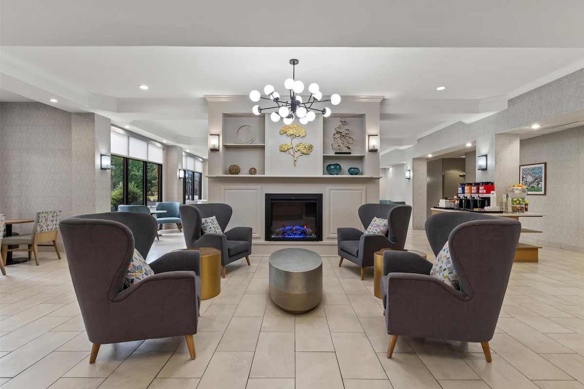 Hampton Inn Laramie - Photo 1