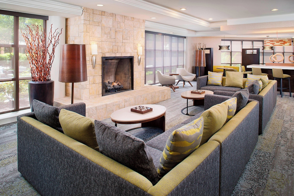Courtyard by Marriott Ann Arbor - Photo 1